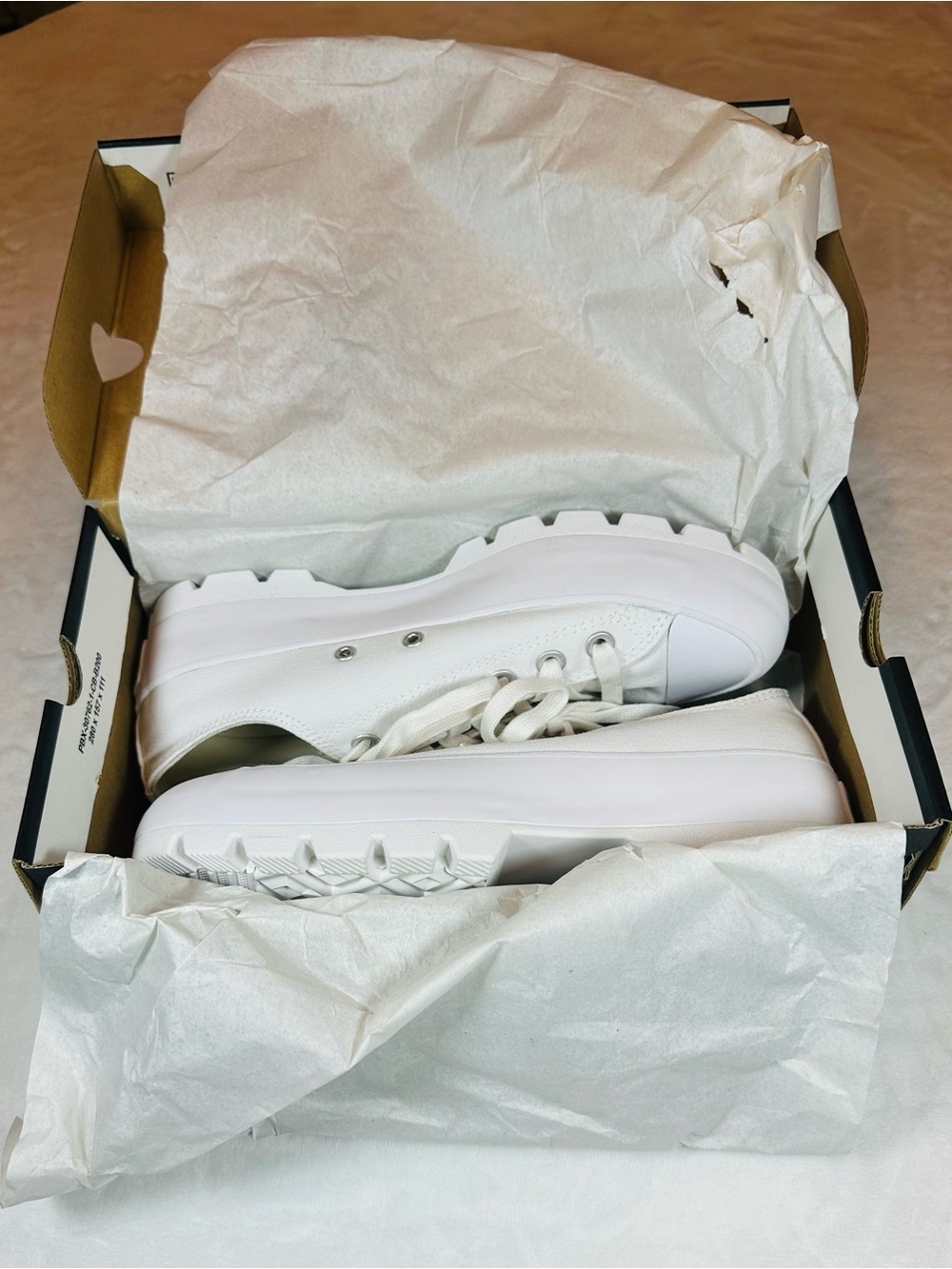Converse Women's White Low-Top Lugged Platform Sneakers Size 8 NEW in BOX